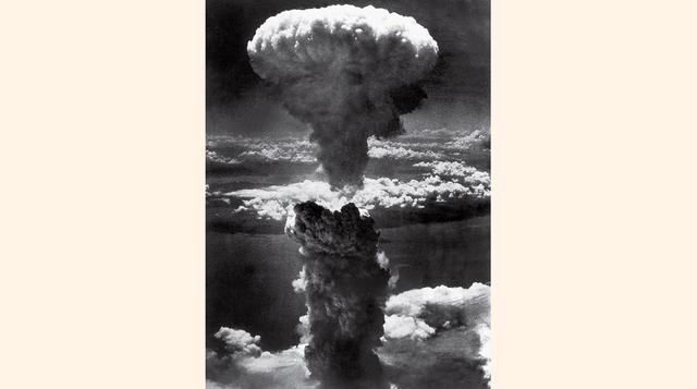 Hongo nuclear sobre Nagasaki (Japón), 1945. Foto: Teniente Charles Levy.