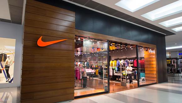 Foto 5 | Nike abrió una tienda de gran formato en Mall del Sur, siendo este su local número 13, sobre un espacio de más de 120 m2 de superficie comercial. El nuevo local comparte pasillos con las tiendas por departamento Saga Falabella, Paris y Ripley, y gestiona todas las líneas de producto de la enseña en el país.