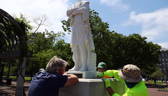 Estatua de Cristóbal Colón a la que le quitaron la cabeza en el Christopher Columbus Waterfront Park en Boston. (Foto: AFP)