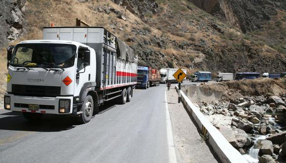 COE Mininter) informó que el tránsito en el kilómetro 11 de la Carretera Central, en el tramo Lima - La Oroya, ya está habilitada tras el aparatoso accidente. (Foto: Andina)