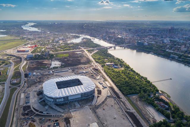 El estadio está en la ribera del Don y está planeado como centro de un vasto complejo residencial y de entretenimiento tras la Copa del Mundo.  Algunas demoras en la construcción parecen haber sido remediadas. Tras el torneo, el estadio será la nueva base del FC Rostov, que venció a Bayern Munich en la Liga de Campeones la campaña pasada, pero ha caído a mediados de la tabla en la liga rusa.