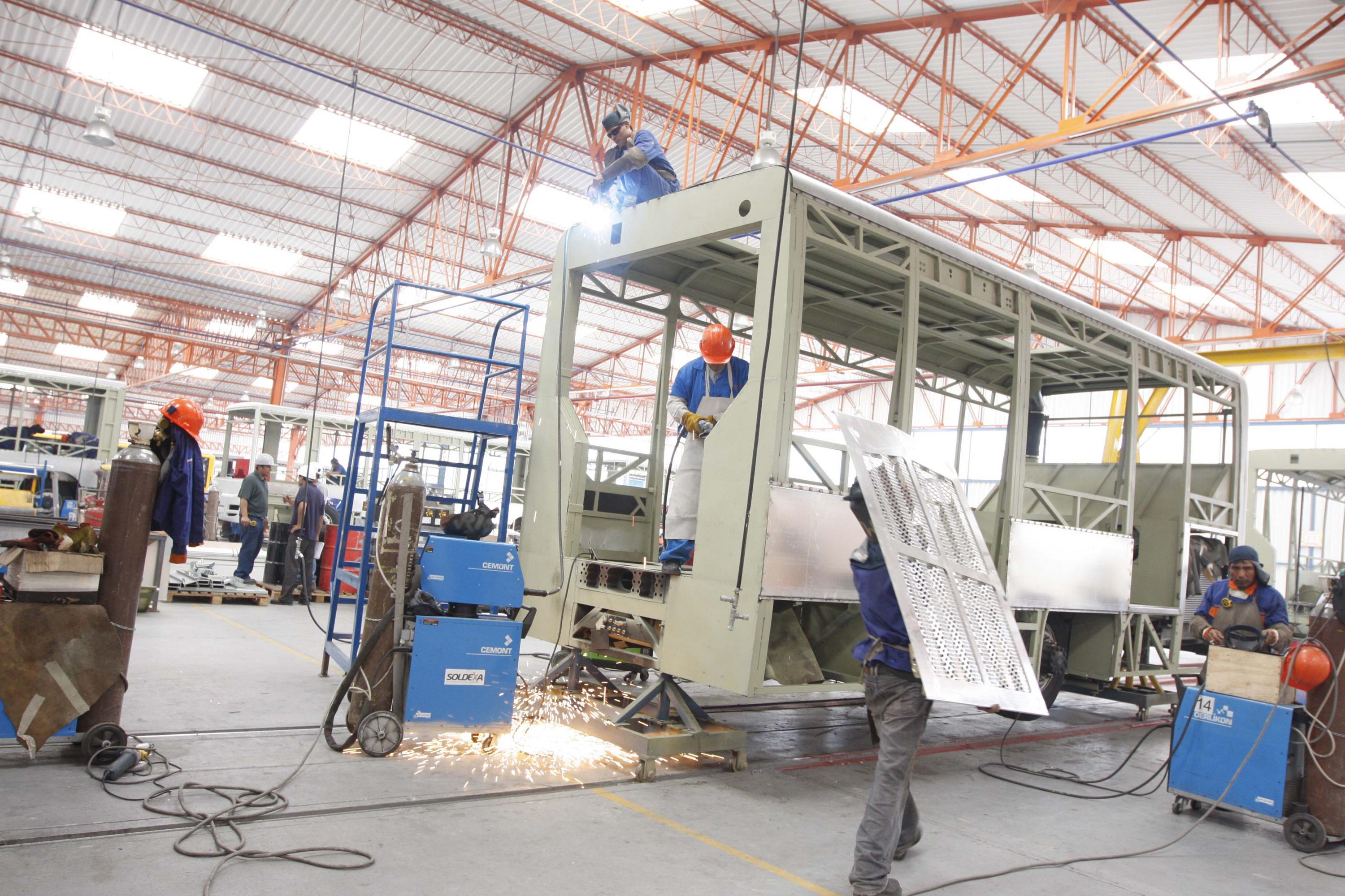 PRODUCTOS METÁLICOS, MAQUINARIA Y EQUIPO