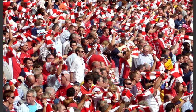 FOTO 4 | Cuando un equipo es muy defensivo, los ingleses hablan de "estacionar el autobús" delante de la portería para evitar que le encajen goles, lo que equivaldría en muchos países de latinoamérica al clásico "colgarse del travesaño".  (Foto: gambeta.cl)