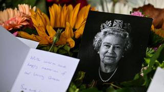 Estafadores ofrecen desde criptomonedas hasta camisetas conmemorativas tras muerte de Isabel II