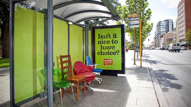 La premiación 'People's Choice Award' modificó el paradero para transmitir su idea.