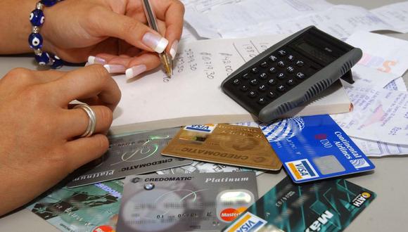 Una consolidación es buena opción para aquellas personas que tienen múltiples productos de crédito en una o varias entidades, como tarjetas y préstamos.