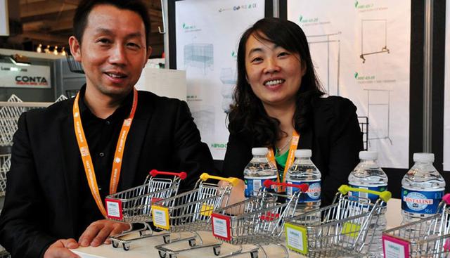 FOTO 17 | CONSTRUYE ALIANZAS. La búsqueda de alianzas es un factor imprescindible para competir en un mercado global. El mundo empresarial cada vez está más interrelacionado y contar con una buena estrategia de colaboración puede amortiguar un mal momento, en ocasiones más allá de lo que puedas imaginar.

Las empresas partners pueden asumir rápidamente funciones de las que se desprende la empresa con problemas cubriendo esa fase de valor que va a dejar de ofrecerse directamente e incluso asumiendo una transferencia de empleados. Además hay que pensar en términos globales, nuestra empresa socia puede estar en China, Israel o Colombia.