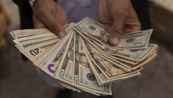 US dollar dominance to persist for decades, Moodys says
