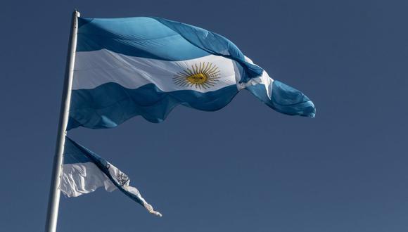 Los negocios financieros argentinos se retomaban luego de un feriado nacional el lunes.