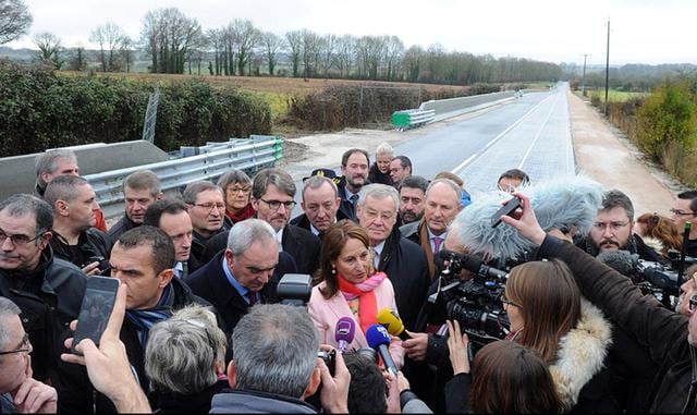 Hace un año, la ministra de Ecología y Energía de Francia, Ségolène Royal, anunció que se estaba planeando pavimentar 1.000 kilómetros de carreteras a través de todo el país con paneles solares, en un plazo de cinco años. Pues bien, hace unas semanas ya s