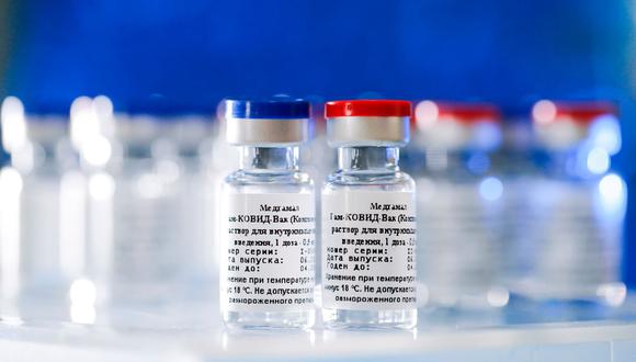 La tercera vacuna rusa, que está siendo desarrollada por el Instituto Chumakov y que entró en su segunda fase de pruebas el pasado 19 de octubre, también prevé comenzar la producción en cuanto esté registrada. (Foto: EFE)