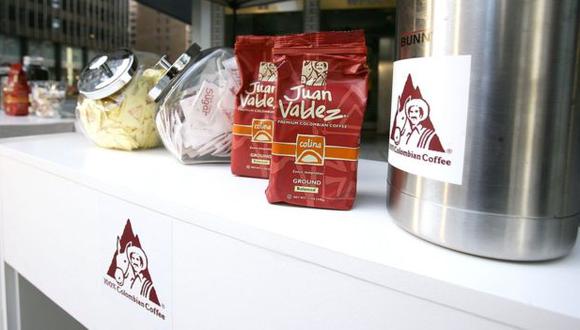 Las tiendas Juan Valdez fueron creadas por la Federación Nacional de Cafeteros de Colombia en el 2002 para ofrecer productos de valor agregado de café de alta calidad, en un esquema similar al de la cadena estadounidense Starbucks Corp.