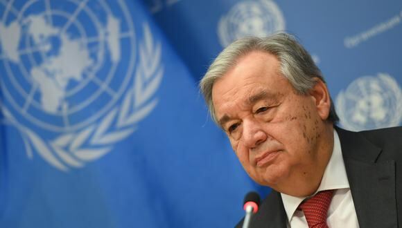 El secretario general de la ONU, António Guterres, pidió US$ 2,000 millones el 25 de marzo para ayudar a los países vulnerables y golpeados por la violencia en Oriente Medio, Asia, África y América del Sur a abordar la pandemia.  (Photo by Angela Weiss / AFP)