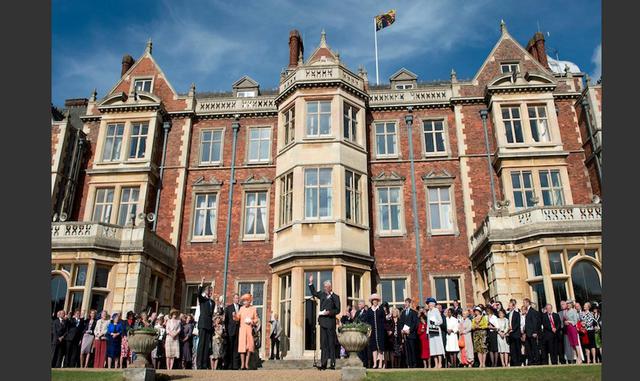 FOTO 2 |  2. Casa de Sandringham.
La familia real tradicionalmente pasa las fiestas en Sandringham House, la propiedad de la Reina en Norfolk.