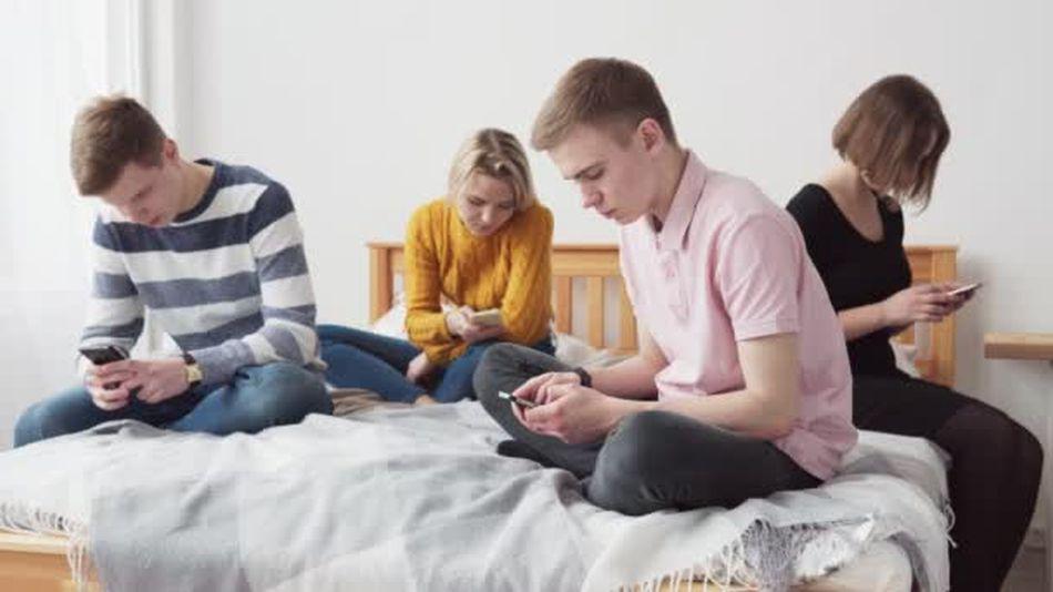 Pasamos más tiempo en Internet que conversando con personas que están a nuestro alrededor. (Foto: Shutterstock)