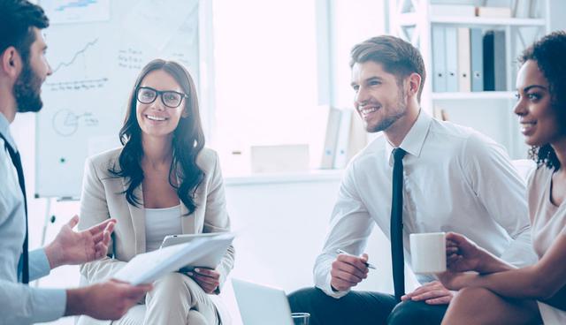 FOTO 10 | 10. Ser demasiado blando. Un líder tiene la obligación de proyectar fuerza y exigir siempre resultados. La idea de que te acerques a tu colaborador y conozcas sus motivaciones, necesidades o preocupaciones no es para que te compadezcas de él. La soberbia es un pecado capital en una empresa, pero tampoco recurras al otro extremo.