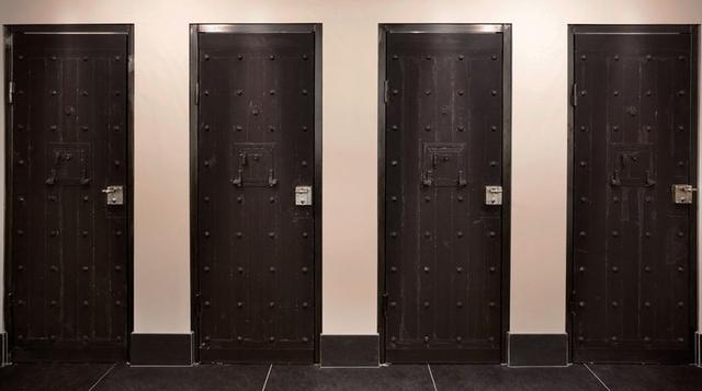 El grupo holandés Van der Valk decidió mantener las puertas originales de las celdas para conservar la historia del edificio.  (Foto: Megaricos)