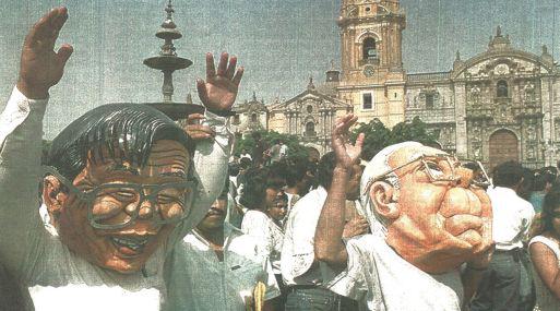 Estudiantes de teatro se pasearon ayer por las inmediaciones de la Plaza de Armas luciendo máscaras que representaban al mandatario reelecto y al ex Secretario General de la ONU.