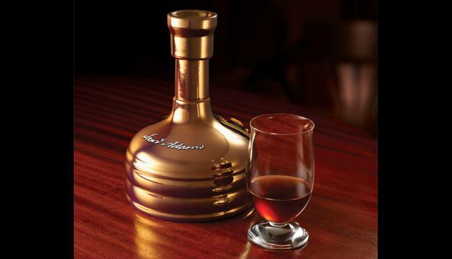 Samuel Adams Utopias |La particularidad que tiene esta bebida es que se produce cada dos años y su comercialización es en edición limitada. Se define como cerveza negra y se sirve sin gas. Una botella cuesta 70 dólares. (Samuel Adams Utopias)