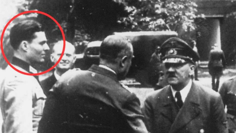 Foto del 15 de julio de 1944. A la izquierda, el coronel del Estado Mayor Claus Schenk von Stauffenberg, quién lideró la "operación valikiria" que intentó derrocar a Adolf Hitler (derecha). (Foto: Stern.de)