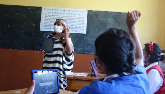 El martes 6 de julio se inició la vacunación contra el COVID-19 a profesores rurales del país para garantizar las clases semipresenciales en medio de la pandemia. (Foto: Minedu)