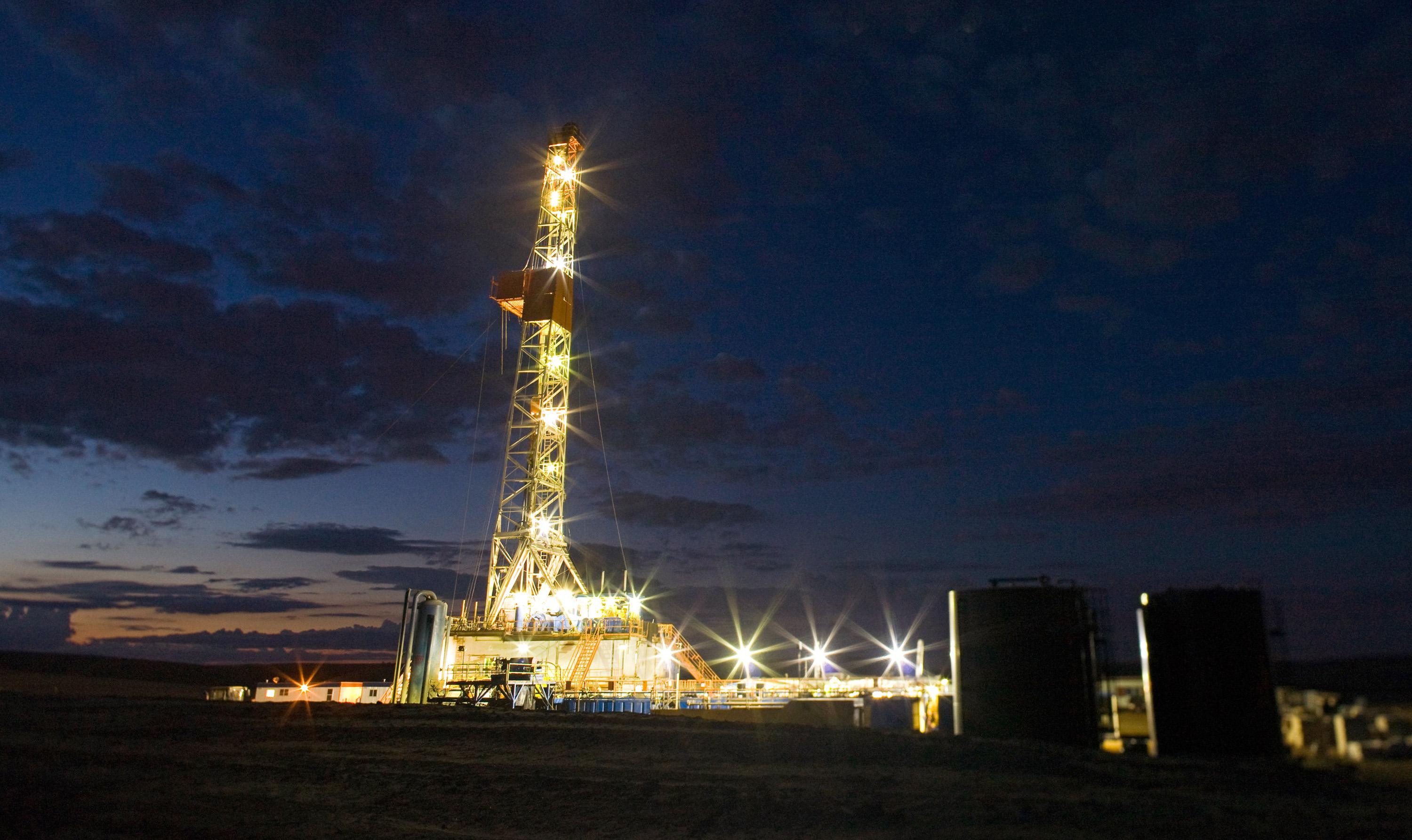 Estados Unidos le iría mejor sin el fracking y, debido al cambio hacia fuentes de energía renovable como la solar y la eólica, esto sucederá eventualmente. (Foto: Bloomberg)