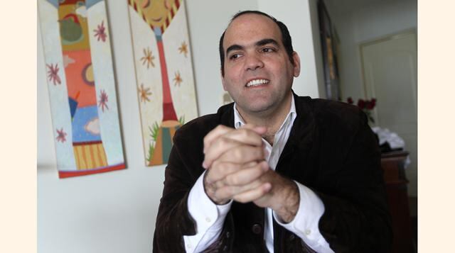 Otras actividades: Fernando Zavala está activamente involucrado con las organizaciones no gubernamentales (ONG) que trabajan para mejorar la educación en el Perú y es miembro del Consejo de la Agenda Global del Foro Económico Mundial en América Latina.