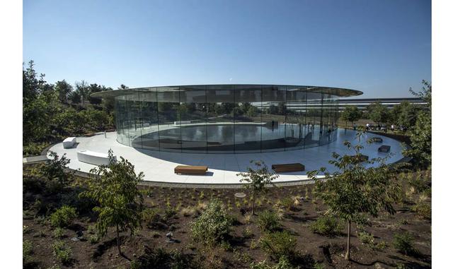 FOTO 4 | Según los detalles develados por Tim Cook, Apple recibirá a fin de año a visitantes en un lugar especial, donde podrán explorar el campus gracias a la realidad aumentada.