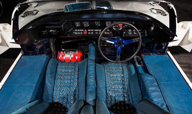 Ford hizo solamente 133 GT40s. Uno de ellos está a la venta esta semana en Monterey, California. Cualquiera con varios millones de dólares de sobra podrá conducir esta máquina cada vez que quiera hacerlo.