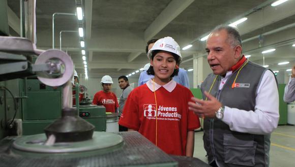 El viceministro Obreros supervisó el ingreso de 175 jóvenes arequipeños a la empresa textil Inca Tops. (Foto: Difusión)