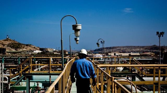 Contrato FEED. Se utiliza en situaciones de gran complejidad en las que el alcance es difícil de especificar sin ejecutar una parte sustancial de la ingeniería, pre selección de proveedores y sub contratistas, etc.  Incluye un desglose de las partidas de 