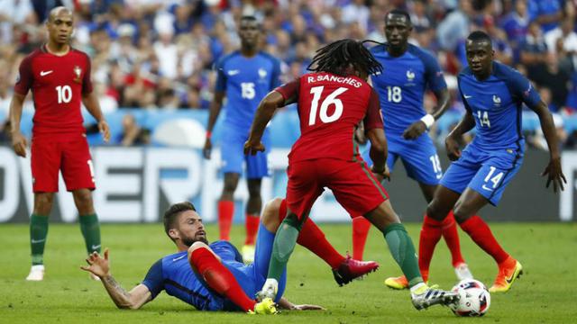 Renato Sanches, quien elevó su valor de mercado al doble durante la Eurocopa, jugó 81 minutos en la final. Realizó 30 pases buenos y fue nombrado como el mejor jugador joven de la Euro.