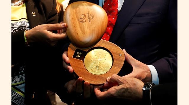 Cada presea tiene un estuche triangular de puntas redondeadas, fabricado con madera brasileña curupixá certificada, lo cual garantiza que no proviene de zonas de deforestación ilegal. (Foto: Reuters)