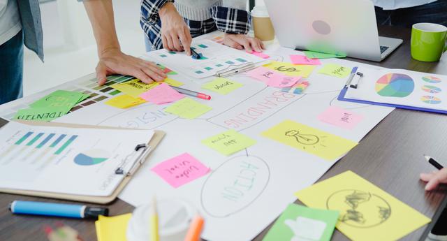 FOTO 4 | 4. Realiza un plan de negocio que le permita aterrizar sus ideas y contrastarlas con la realidad y de esta manera realizar los cambios o hasta incluso desechar el proyecto antes de iniciarlo. 
El plan de negocios será necesario a su vez para darle orden a las distintas y numerosas actividades que tendrá por delante, y le ayudará a avanzar dentro de plazos razonables, priorizando tareas. (Foto: Freepik)