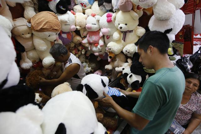 Elabora una posible lista de regalos y lugares a visitar. Estima un monto para cada uno. Así tendrás distintas opciones que se adecuen a tu presupuesto. (Foto: GEC)