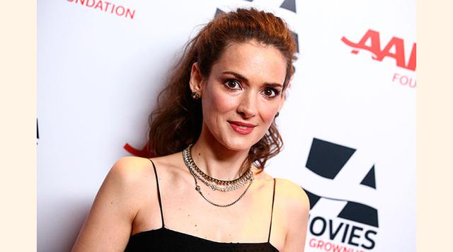 Winona Ryder, cuando empezó su carrera, su físico y su forma de vestir fueron muy criticados. Recuerda estar en medio de una audición y que una directora le dedicase las siguientes palabras: “Escucha, niña. No deberías ser actriz. No eres lo suficientemen