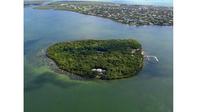 Pumpkin Key. Ubicada a solo 10 minutos en helicóptero desde South Beach en Florida, esta isla tiene 26 hectáreas y está en venta por US$ 110 millones. Incluye una casa con tres habitaciones y canchas de tenis y golf. (Foto: businessinsider)