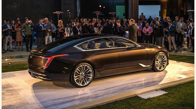 Más grande y lujoso en comparación con el modelo CT6 2016, el Escala es medio pie más largo y cuenta con un patrón tridimensional en su parrilla, así como con llantas de 22 pulgadas con dos capas de radios. (Foto: Megaricos)