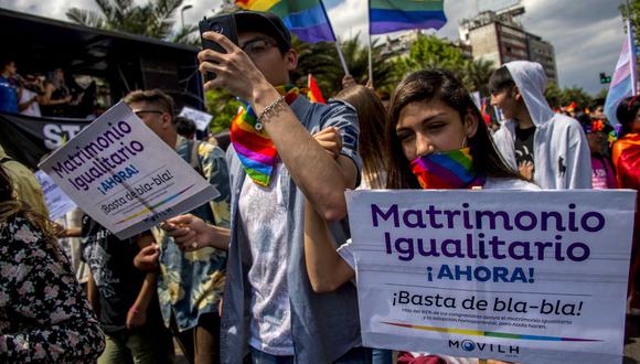 El proyecto de matrimonio igualitario registró su primer avance desde que el presidente centroderechista Sebastián Piñera sorprendió y enojó a sus seguidores al poner suma urgencia a la iniciativa el 1 de junio. (Foto de Martin BERNETTI / AFP).