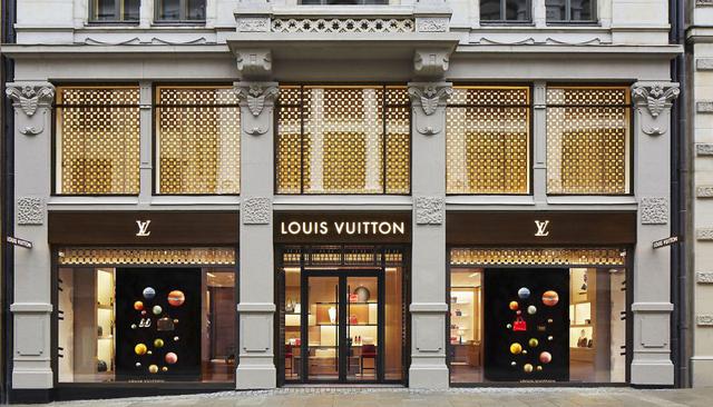 1. Nombre de compañía: LVMH Moët Hennessy- Louis Vuitton SE.  Marcas de lujo: Louis Vuitton, Fendi, Bulgari, Loro Piana, Emilio. País: Francia