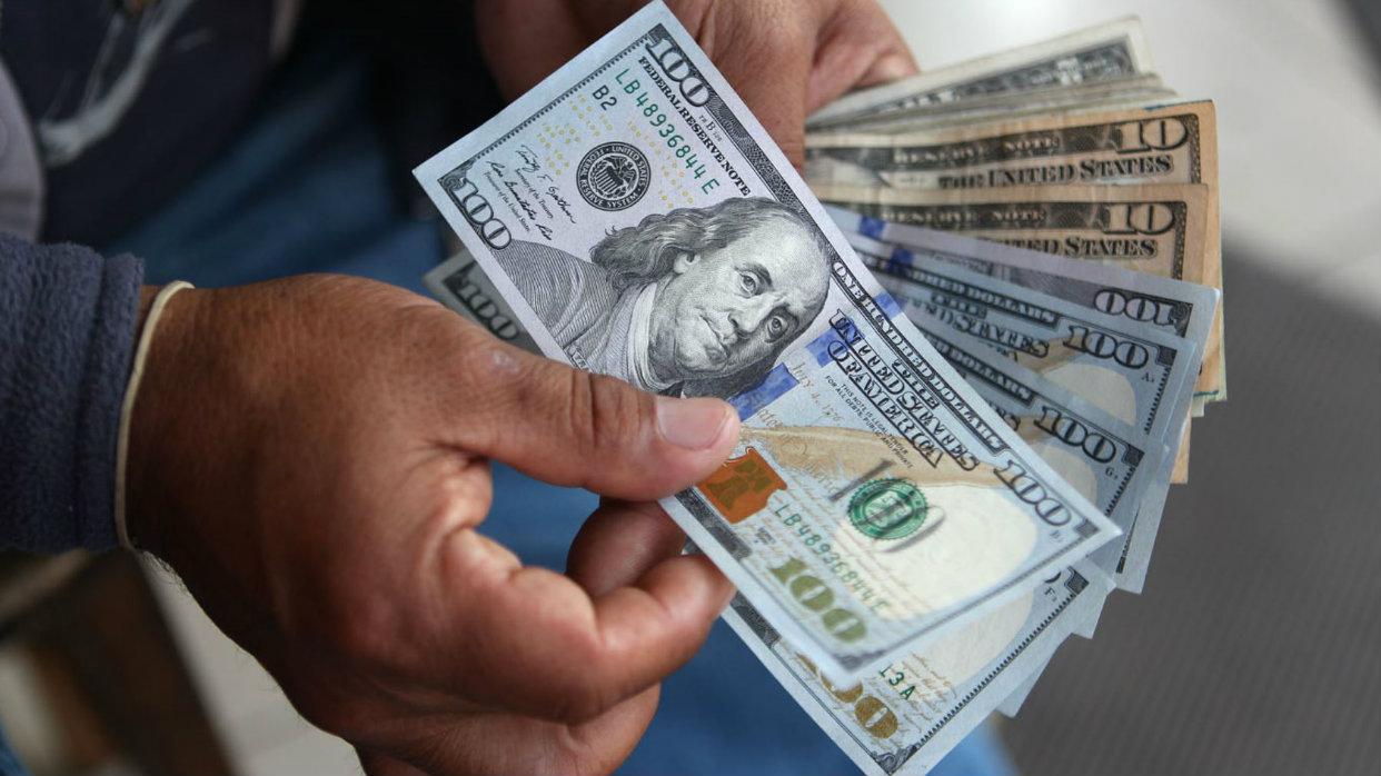 El tipo de cambio se elevaba a media mañana hasta S/ 3.2741 por dólar, lo que representa un aumento de 0.92%, su mayor alza desde mayo (Foto: Andina).