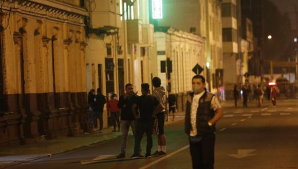 El sismo causó temor en los vecinos de Lima y Callao, quienes salieron a la calle como medida preventiva. (GEC)