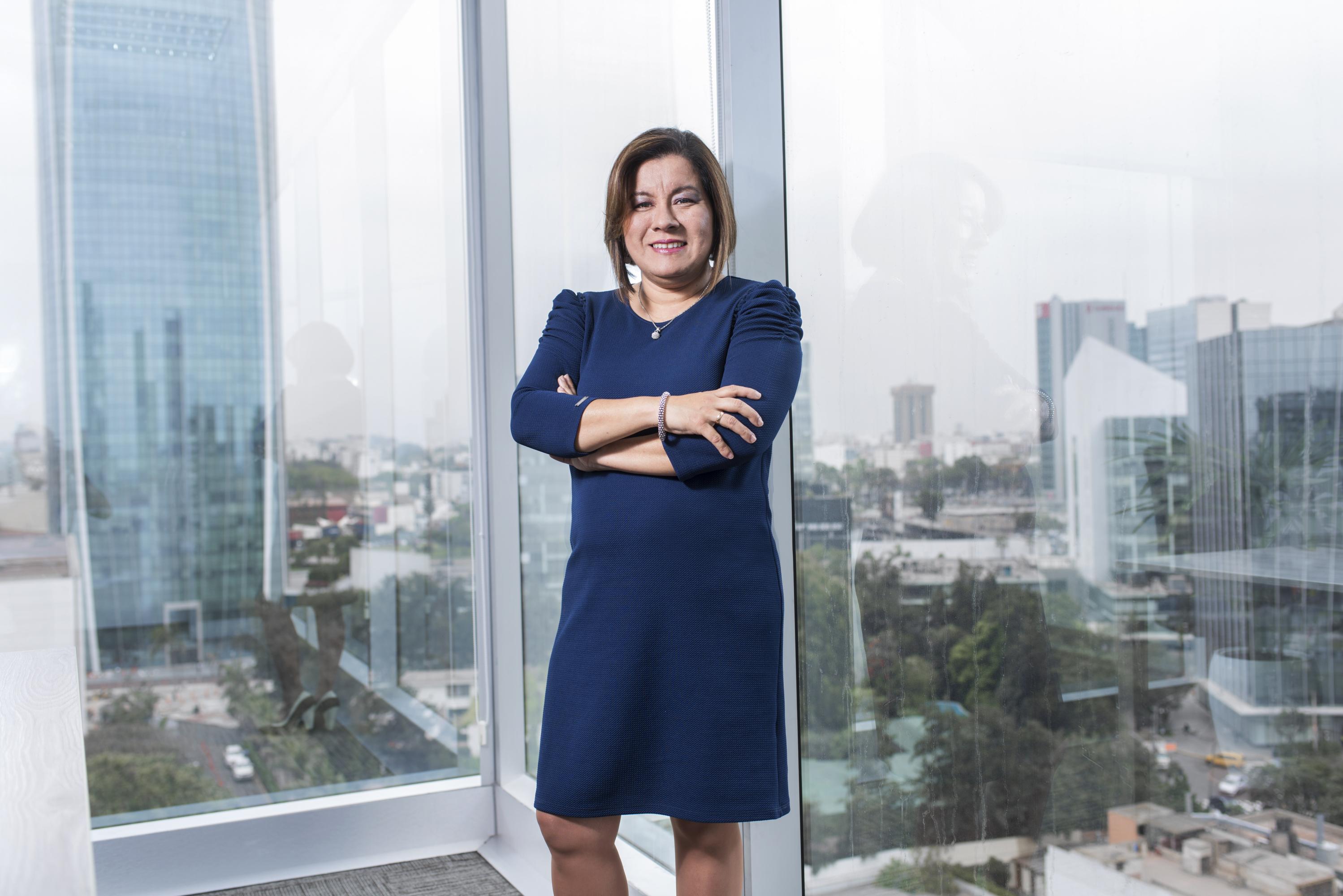 Aída Aguirre, gerenta general del Grupo Kuria, menciona que la empresa ofrece un acompañamiento personalizado, realizando un diseño financiero a la empresa para su reestructuración.