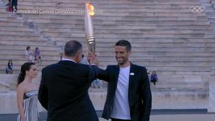 Grecia hace entrega de la llama olímpica a organizadores franceses de París-2024