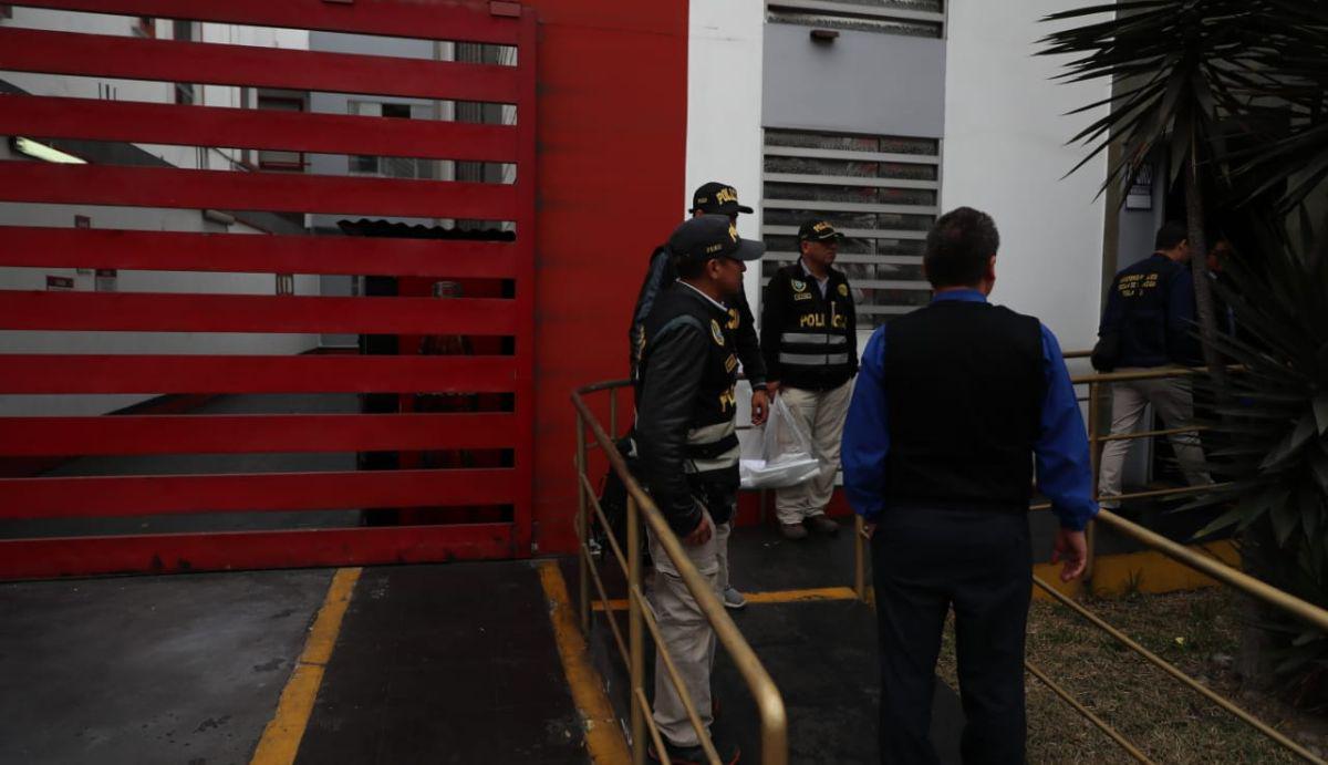 Agentes de la Diviac y de la Fiscalía intervinieron locales de Telesup. (Foto: Giancarlo Ávila)