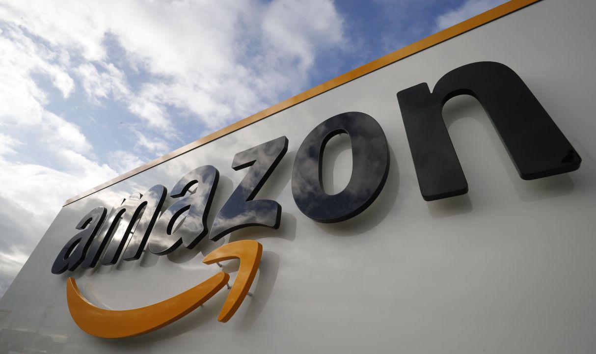 "Si no podemos utilizar nuestros centros de distribución en Francia, nos veríamos obligados a restringir un servicio que se vuelto esencial", dijo Amazon. (Foto: AFP)