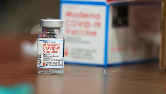 Una dosis de la vacuna de Moderna en el estadio Arlington y Expo Center, en Texas. REUTERS/Cooper Neill