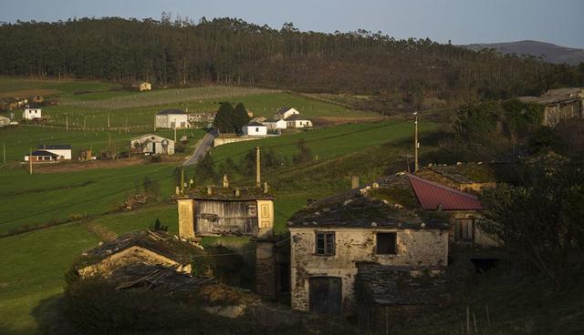 FOTO 1 | Granda, an abandoned hamlet for sale in Lugo province. Photographer: Angel Navarrete/Bloomberg