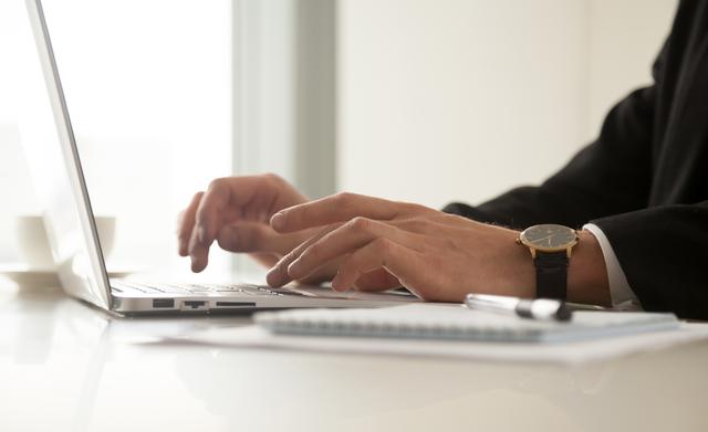 Agilidad en trámites. Las facturas registradas en Cavali con títulos valores y, por lo tanto, “mérito ejecutivo”, es decir, ante un posible incumplimiento de pago, el titular de la factura puede acudir a un proceso judicial de menor duración que el que sucede en las facturas comerciales. Para ello, la normativa vigente establece la posibilidad de obtener de Cavali una constancia de inscripción y titularidad que acredite al titular de la factura en su proceso de cobro. (Foto: Freepik)