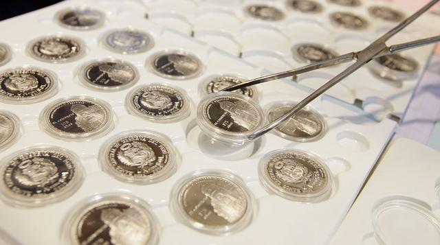 Durante los años siguientes, las tareas del Banco se fueron precisando mediante diversas normas. La actual Constitución Política de 1993 establece como finalidad única del BCR la de preservar la estabilidad monetaria y le señala cuatro funciones: regular 